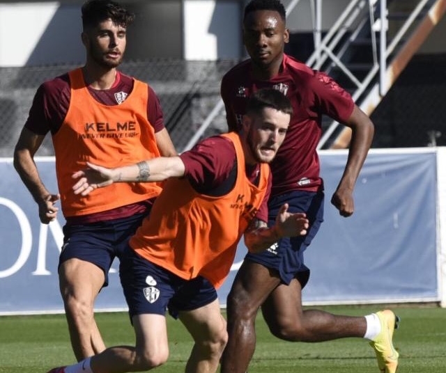 Nwakali Pictured In First Team Training At Huesca As Debut Draws Near