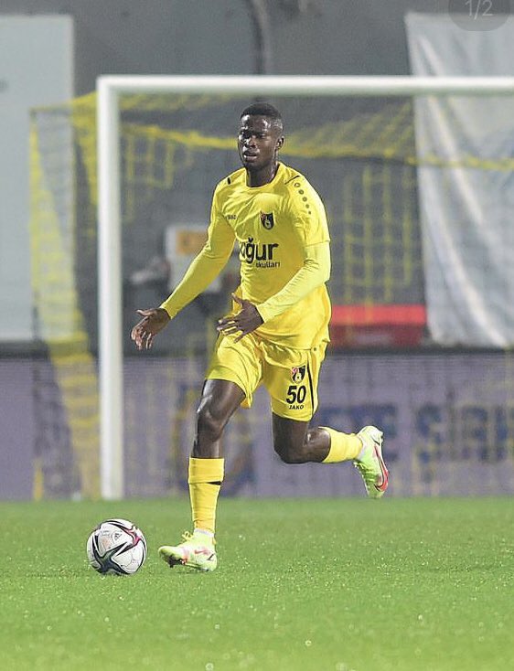 FC Porto In Talks To Sign Turkey Based Giant Nigerian Centre Back As Replacement For Pepe