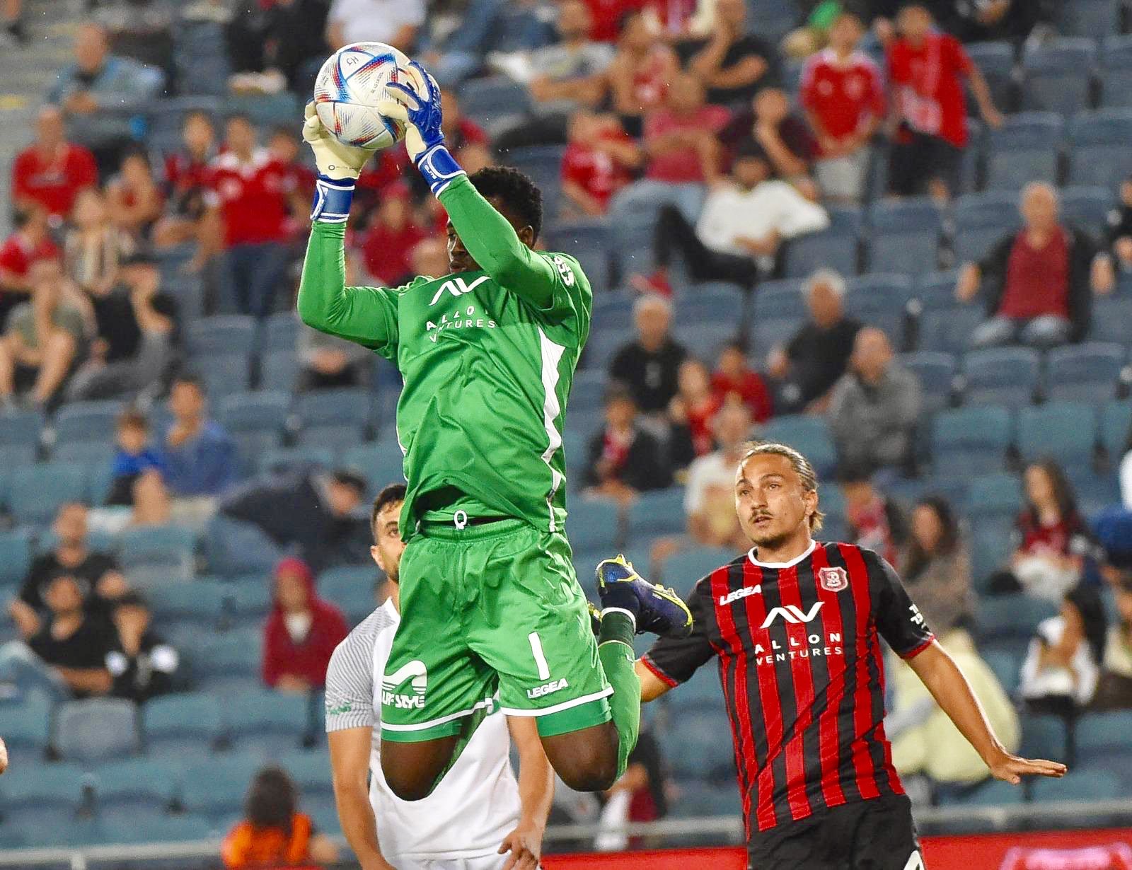 Adeleye In Prime Position To Dislodge Uzoho, Okoye As Super Eagles First Choice For Algeria Friendly