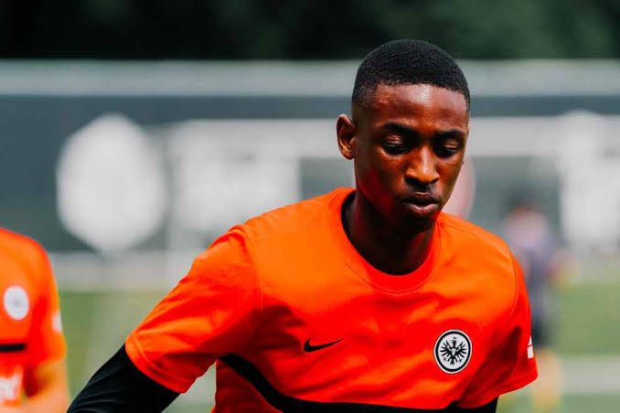 Borrusia Dortmund Announce Signing Of Relatively Unknown Nigerian Defender Felix Irorere