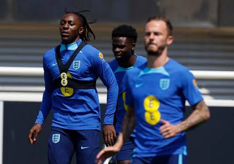 Iwobi Reveals How He Tried To Convince Newly Invited England Midfielder To Play For Super Eagles