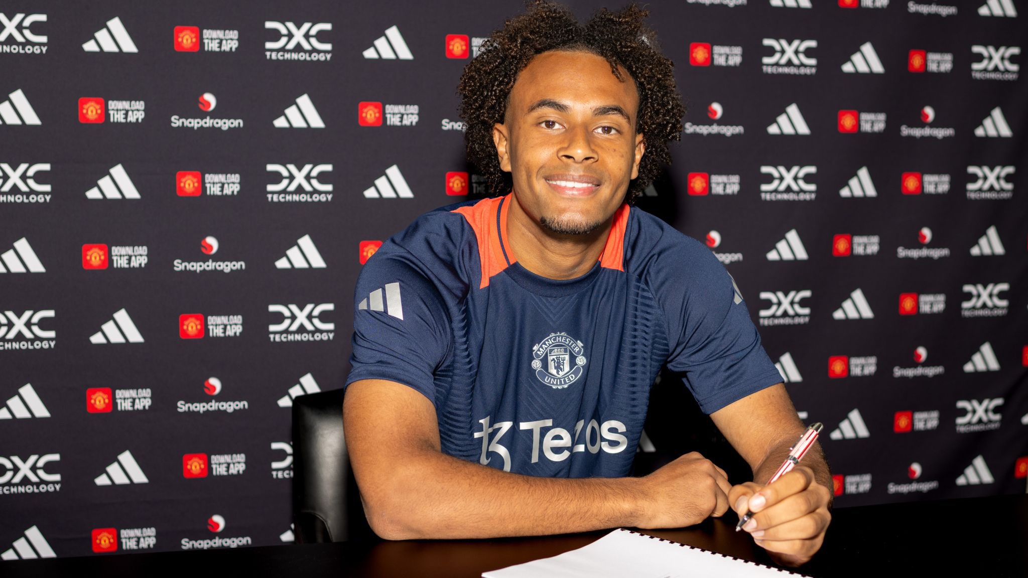 Man Utd New Signing Zirkzee Reveals Discussion With Ex Super Eagles Coach On Playing For Nigeria
