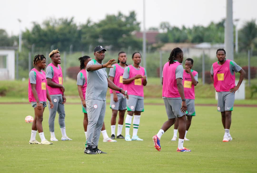 How Super Eagles Players Lined Up Against Each Other In Eguavoen’s First Training Session – Simon Steals The Show